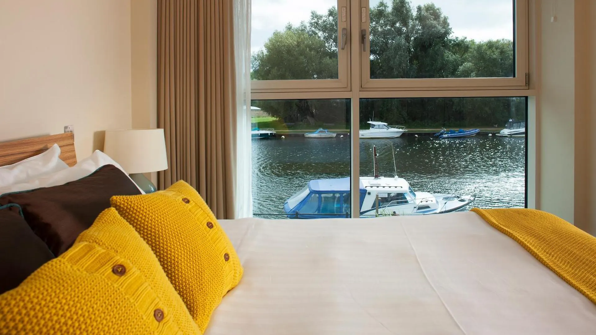 ****  Captain'S Club Hotel & Spa Christchurch  United Kingdom
