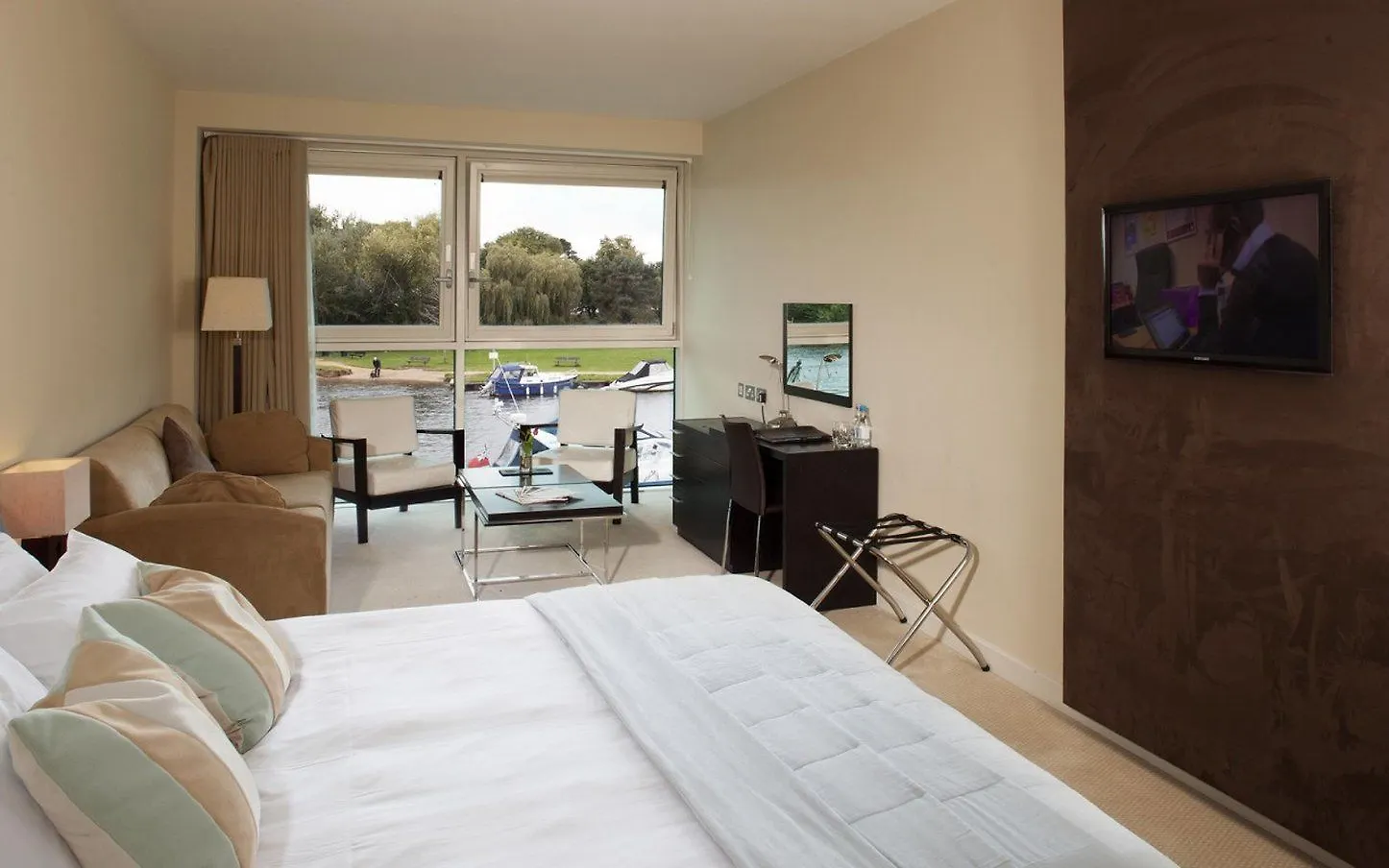 Captain'S Club Hotel & Spa Christchurch  United Kingdom