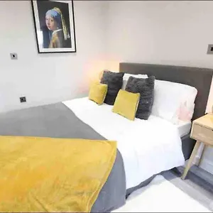 Entire / Nec / Resorts World / Birmingham Airport Sheldon (West Midlands)