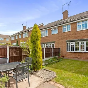 Bright & Spacious With Garden & Parking Nottingham